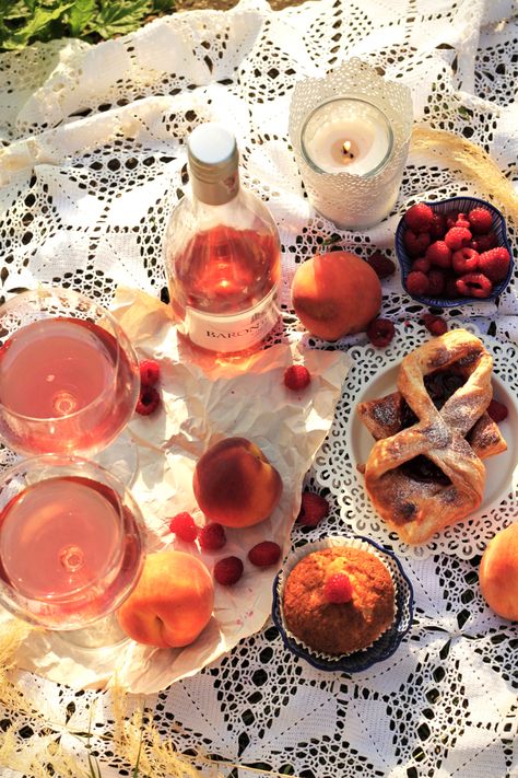 #picknick #aesthetic #rose #wine #peaches #raspberry #muffin Picknick Aesthetic, Raspberry Aesthetic, Wine Aesthetic, Peach Raspberry, Mystery Bags, Aesthetic Rose, Pastel Roses, Food Coma, Mystery Bag