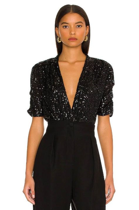 Black Glitter Top Outfit, Glitter Top Outfit Party, Glitter Tops Outfit, Glittery Outfits, White Sequin Top, West Coast Style, Eclectic Clothing, West Coast Fashion, Coast Style