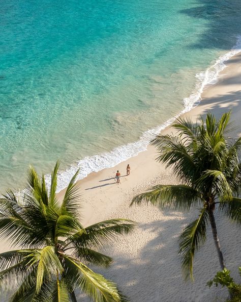 Save this hidden beach for your visit to Phuket👇🏻 📍Freedom Beach Freedom beach is BEAUTIFUL. Only a short scooter ride from Patong and then either a short hike through the jungle or a short walk down the rocky road. It’s definitely one you won’t want to miss 😍 💡Tip- Make sure you visit early to catch the best light and enjoy having the beach all to yourself. If you visit later in the day, you’ll find a few bars and shops open along the shore, where you can rent kayaks or umbrellas to make... Freedom Beach Phuket, 2025 Moodboard, Freedom Beach, Phuket Beach, A Short Hike, Hidden Beach, Rocky Road, Island Living, Kayaks