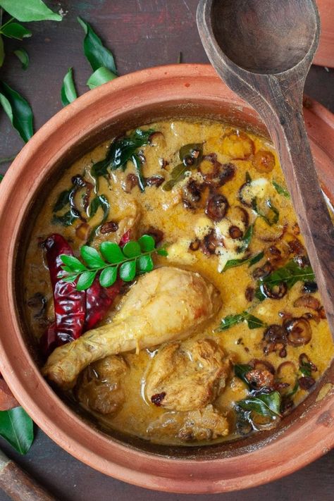 South Indian Chicken Recipes, Kerala Chicken Curry, South Indian Chicken Curry, Kerala Dishes, Kerala Cuisine, Indian Chicken Dishes, Indian Chicken Curry, Rustic Chicken, Gosht Recipe