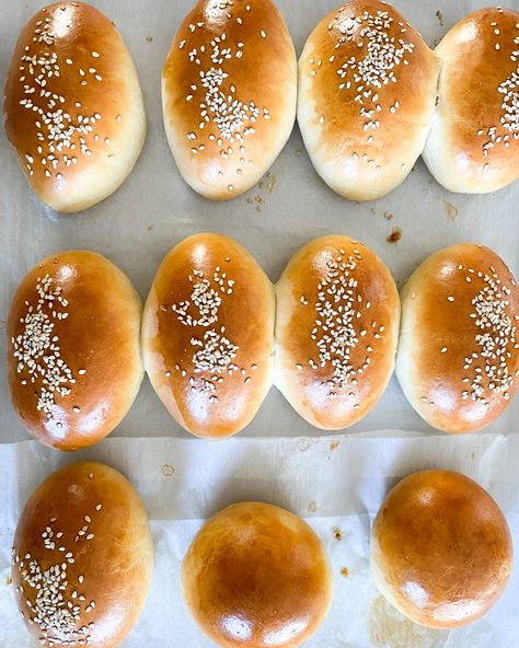 Chinese Sweet Coconut Buns Recipe ~ https://steamykitchen.com Coconut Buns Recipe, Bun Dough Recipe, Chinese Bread, Basic Dough Recipe, Chinese Bun, Coconut Buns, Milk Bun, Japanese Bread, Baking Buns