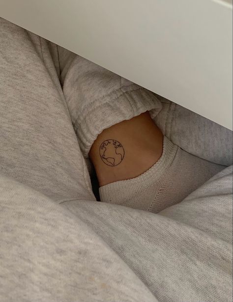 Dainty Globe Tattoo, Dainty World Tattoo, Minimalistic Women Tattoo, World With Plane Tattoo, Globe Fine Line Tattoo, Globe Outline Tattoo, Cute Earth Tattoo, Tiny World Tattoo, Lexi Hidalgo Earth Tattoo