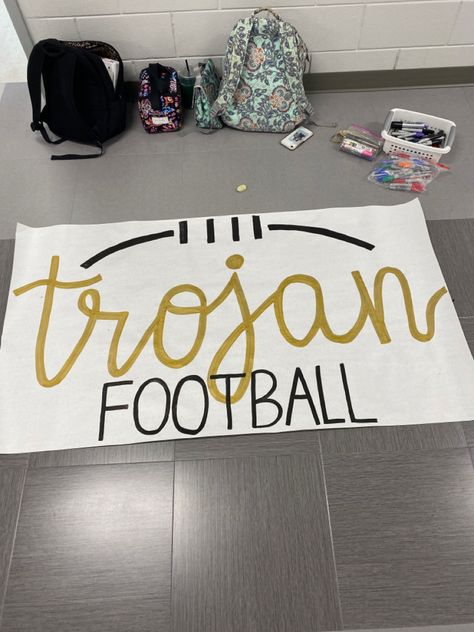 School Cheer Poster Ideas, Funny School Spirit Posters, Football Playoff Poster Ideas, Homecoming Poster Ideas School Spirit, Football Locker Poster Ideas, Homecoming Poster Ideas Football School Spirit, Football Fence Signs High School, Field Signs For Football, First Football Game Poster Ideas