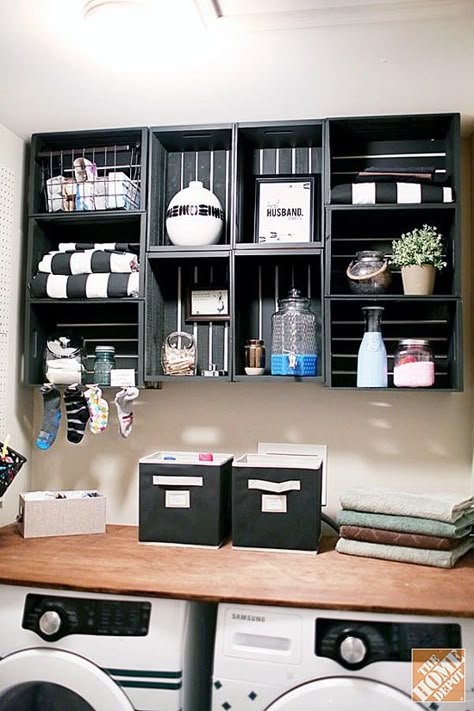 Organize your laundry room with this adorable diy idea for using crates as shelves! Crate Projects, Rustic Rooms, Diy Wooden Crate, Rustic Laundry Rooms, Room Storage Diy, Diy Crate, Crate Shelves, Crate Ideas, Farmhouse Laundry Room