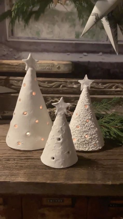 Airdryclay Ideas Christmas, Diy Clay Christmas Decorations, Shelley Carline, Air Dry Clay Ideas Christmas, Clay Crafts Christmas, Diy Airdryclay, Air Dry Clay Creations, Clay Candle Holders Diy, Air Dry Clay Christmas