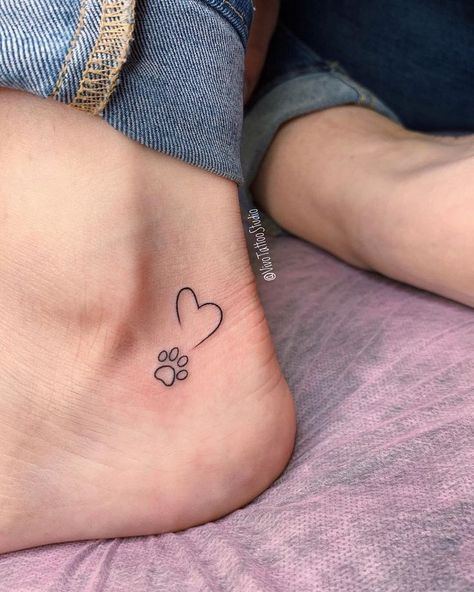 Small Pet Tattoos, Tattoos For Dogs That Passed, Dogs Tattoo Ideas, Tatoo Dog, Small Tattoos For Women, Dog Tattoo Ideas, Tiny Wrist Tattoos, Pawprint Tattoo, Paw Tattoo