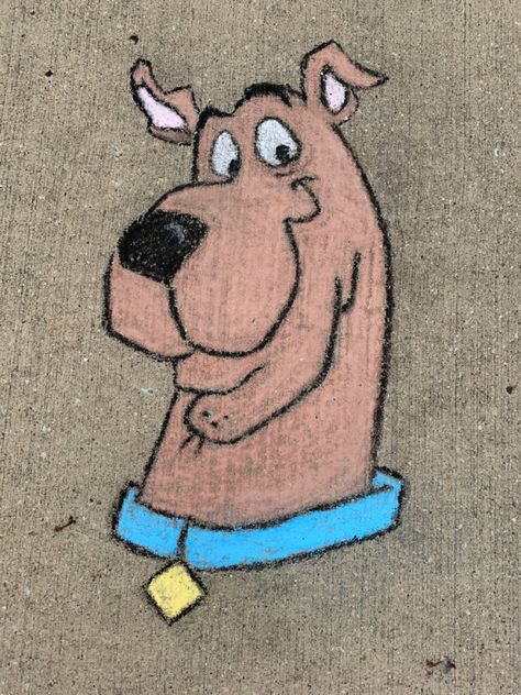 This is a sidewalk chalk Scooby Doo Pastel, Sidewalk Chalk Designs, Disney Character Chalk Art, Chalk Characters Easy, Character Chalk Art, Chalk Art Characters, Sidewalk Chalk Art Ideas Easy, Chalk Art Disney, Chalk Drawings Sidewalk Easy