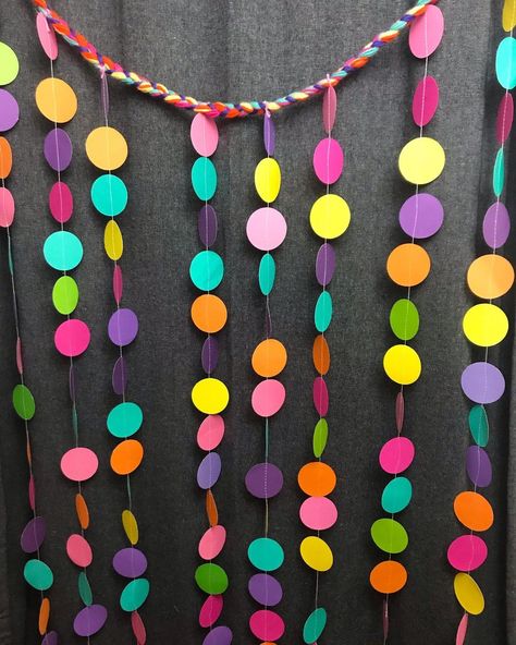 LoveinflowersYcrafts on Instagram: “paper curtains, paper garland curtain/ cortina en papel. #party #partydecorations #partyideas #partytime #paperdecor #papercrafts…” Paper Curtain, Cardboard Cutout, Paper Garland, Preschool Classroom, Paper Decorations, Diy Paper, Party Time, Diy Decor, Preschool