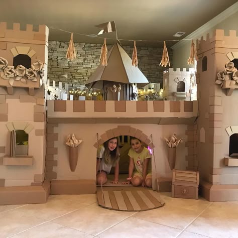 Cardboard castle. Complete with dungeon, secret bookcase, puppet theater,  and working draw bridge. Its awesome! https://youtu.be/McB5gamU4Pw Box Castles Cardboard, Cardboard Box Princess Castle, How To Build A Castle Cardboard Boxes, Castle Made Out Of Boxes, Cardboard Box Castle Diy, Cardboard Project Ideas, Cardboard Castle Project, How To Make A Castle Out Of Cardboard, Diy Castle Cardboard