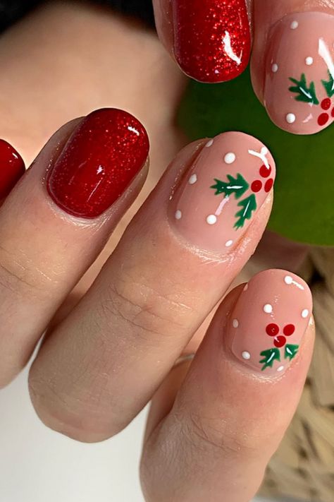 Red Christmas Nails: Bringing the Festive Glamour to Your Beauty Routine Nails Xoxo, Christmas Gel, Red Christmas Nails, Cute Christmas Nails, Christmas Nails Easy, Christmas Gel Nails, Green Nail, Cute Gel Nails, Christmas Nails Acrylic