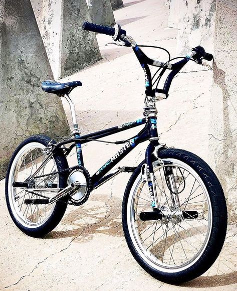 Weekend Bike Shop on Instagram: “#weekendbikeshop #bmxmuseum #bmx #gtbmx #redlineflight #harobmx #hutchbmx #redlinebmx #diamondback #kuwahara #oldschoolbmx #skywaybmx…” Bmx Bikes Custom, Diamondback Bmx, Haro Bikes, Haro Bmx, Bike Freestyle, Motocross Action, Gt Bikes, Gt Bmx, Bike Swag