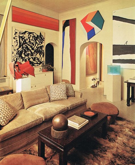 Billy Baldwin Interior For Si Newhouse Glamour Living Room, College Living Rooms, Billy Baldwin, Morris Louis, House Outfit, College Apartment Living Room, Manhattan Apartment, College Apartment, Vintage Interiors