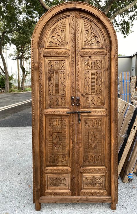 Great Vintage Moroccan Artwork Moorish Carved Riad Door - Etsy Hand Carved Door, Vintage Wood Doors, Carved Wooden Doors, Carved Doors Wooden, Arch Door Design, Traditional Wooden Door, Bedroom Mediterranean, Carved Wooden Door, Moroccan Arch