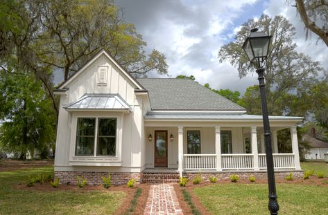 Brick Skirt, Low Country Cottage, Cottage Traditional, Build Inspiration, Skirt Ideas, Traditional Exterior, Coastal Farmhouse, House Paint, Low Country