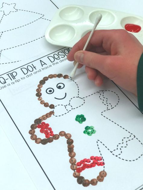 Holiday Q-tip painting Morning Work, Juleverksted For Barn, Gingerbread Activities, December Activities, Christmas Kindergarten, Christmas School, Preschool Christmas, Christmas Classroom, Holiday Activities