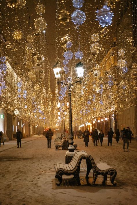 Moscow In Winter, Moscow Russia Aesthetic, Moscow Winter, Russian Winter, Russia Travel, Christmas Feeling, Christmas Mood, Holiday Inspiration, Winter Aesthetic