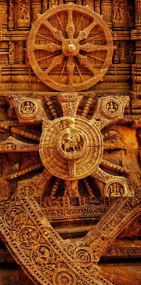 A legend of the sun temple in India built to worship Sun God but never used! Konark Temple, Landscape Architecture Section, Saraswati Pujo, Konark Sun Temple, Pakse, Art Deco Design Graphics, Sun Temple, Indian Temple Architecture, Backpacking India