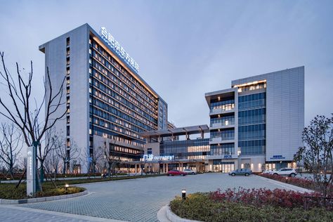 Gallery of Hefei BOE Hospital / HKS - 8 Hospital Building Architecture, Hospital Architecture Concept, Hospital Building Design, Hospital Architecture Design, Hospital Outside, Japanese Hospital, Big Hospital, Hospital Exterior, Hospital Design Architecture