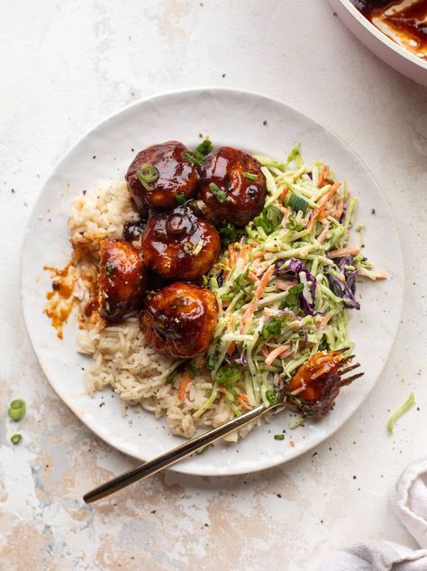 Meals With Broccoli Slaw, Veggie Bowl Dinner, Bbq Meatball Dinner Ideas, Bbq Chicken Meatballs, Meatballs With Broccoli, Sticky Bbq Chicken, Back To School Dinners, Bbq Meatballs, Tangy Bbq Sauce