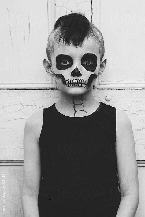 Portrait of a little boy with skeleton make up for halloween by Kkgas Perales Skeleton Makeup Kids, Skeleton Face Paint, Halloween Makeup For Kids, Skull Face Paint, Halloween Arts, Ghost Halloween Costume, Skeleton Face, Image Halloween, Skeleton Makeup