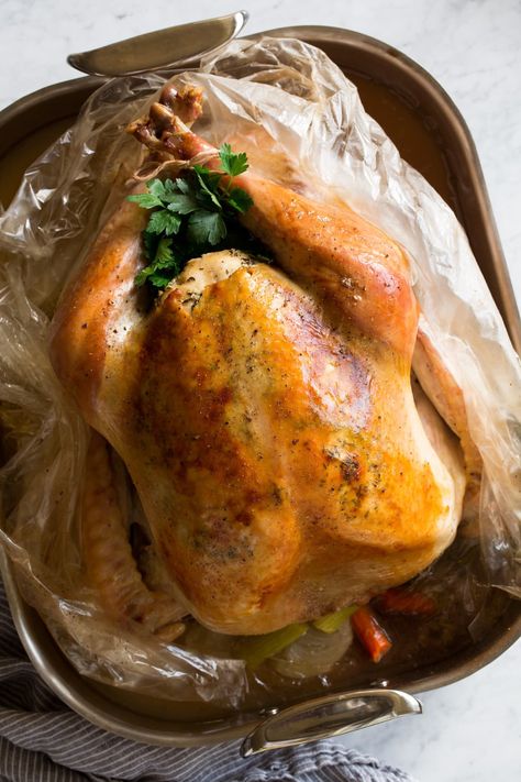 Turkey Bag Recipes, Turkey In An Oven Bag, Cook Turkey In Oven, Cooking A Stuffed Turkey, Turkey In Oven Bag, Turkey In Oven, Beef Chilli, Turkey Cooking Times, Turkey In A Bag