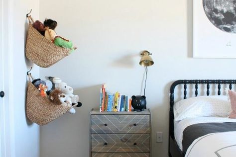 20 practical ways to store and display soft toys | Mum's Grapevine How To Store Stuffed Animals, Vintage Modern Bedroom, Hanging Basket Storage, Big Kids Room, Vintage Modern, Stuffed Animal Storage, Toddler Bedrooms, Rooms Reveal, Boys Bedrooms