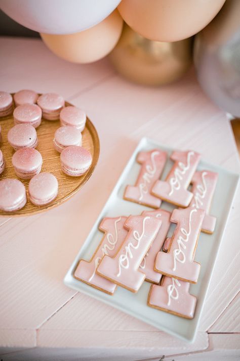 Number 1 Cookies First Birthdays, First Birthday Party Food Ideas, First Birthday Party Food, Birthday Party Food Ideas, Birthday Biscuits, Pink First Birthday, First Birthday Cookies, 1st Birthday Party For Girls, Pink Cookies