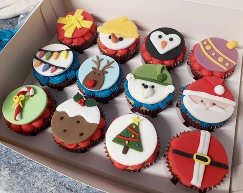 Christmas Cupcakes Decoration Kids, Christmas Cupcakes With Fondant, Christmas Cupcakes Decoration Fondant, Christmas Cupcake Fondant, Christmas Fondant Cupcake Toppers, Christmas Cookies With Fondant, Christmas Fondant Decorations, Cupcakes With Fondant Toppers, Fondant Cookies Christmas