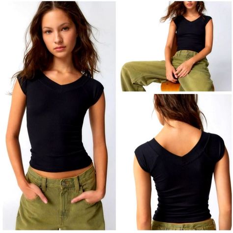 Nwot Bdg Urban Outfitters V-Neck Cropped Tee The Ultimate Tee From Bdg Gives You Two Looks In One: Wear It On Or Off-The-Shoulder To Switch Up Your Silhouette. Cropped To The Waist And Super Fitted With A V-Neckline. Finished With Ribbing Throughout And Only Available At Urban Outfitters. Features - On Or Off-The-Shoulder Top From Bdg - Cropped & Fitted Silhouette - V-Neckline - Uo Exclusive Content + Care - Rayon, Polyester, Spandex - Machine Wash - Imported Size + Fit - Model In Black Is 5’8" Professional Outfits, 90s Inspired Outfits, College Fits, Bdg Urban Outfitters, Cropped Tee, Urban Outfitters Tops, One Piece Dress, Mode Style, Looks Vintage