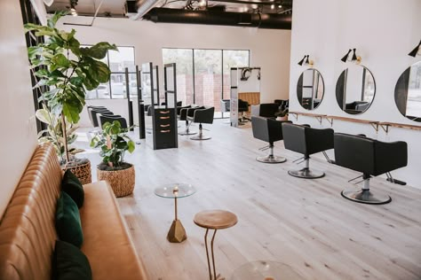 Modern hair salon clean bright Hair Salon Color Processing Area, Bright Salon Interior Design, Cheap Salon Station Ideas, Clean Salon Design, 1500 Sq Ft Hair Salon Floor Plan, Bright Salon Decor, Hair Salon Inspo Modern, Mid Century Modern Hair Salon, Salon Ideas Business Design