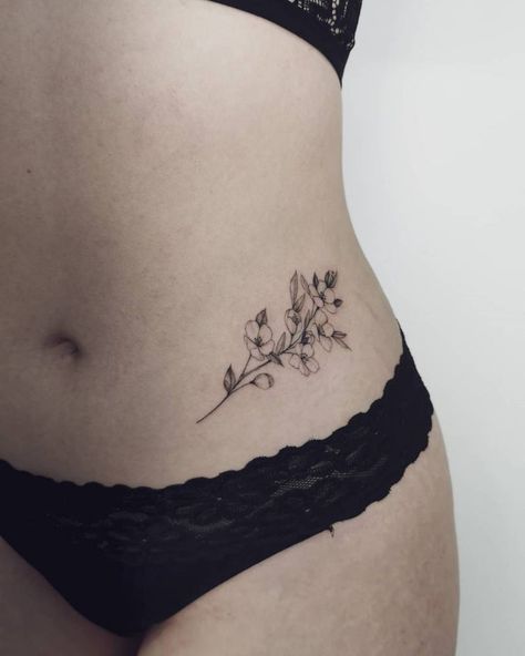 Lower Pelvis Tattoo Women, Delicate Hip Tattoos Women, Hip Bone Tattoo, Music Heart Tattoo, Pelvic Tattoo, Pelvic Tattoos, Waist Tattoos, Cute Tats, Music Heart