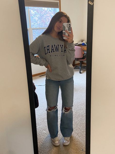 Crewneck: store in Wisconsin, jeans: Rewash brand, Converse Jeans And Crewneck Outfit, Crewneck Outfit, School Fits, School Outfit, Ripped Jean, Jean Outfits, Crew Neck, Casual Outfits, Outfit Inspo