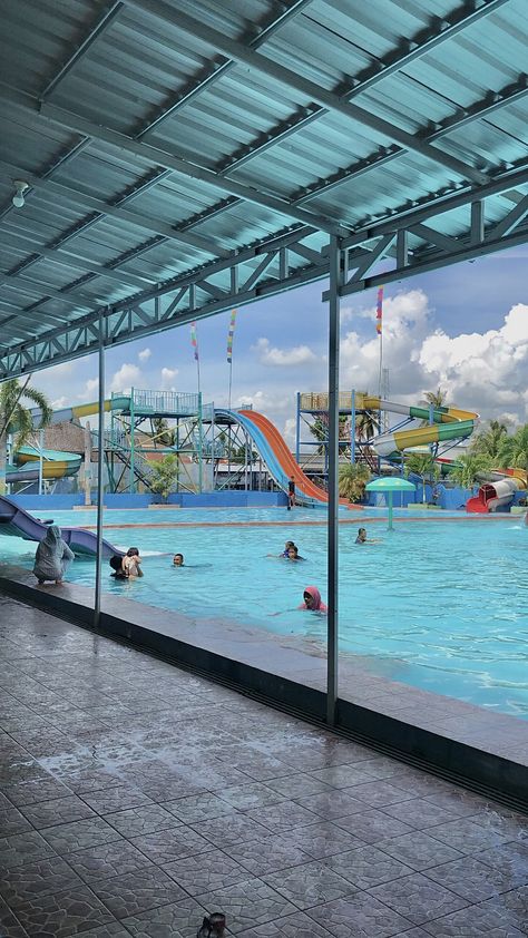 Fake Swimming Pool Snap, Wet N Joy Water Park Snap, Foto Kolam Renang Aesthetic, Water Park Snap, Aquapark Fake Story, Swimming Pool Snap, Water Park Aesthetic, Water Park Background, Swimming Pool Aesthetic