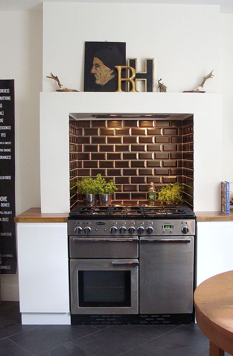 nice way of setting a range oven into the chimney breast, with little shelf around the edge to integrate Cooker In Chimney Breast, Kitchen Stove Design, Kitchen Chimney, Kitchen Cooker, Chimney Breast, Kitchen Oven, Range Cooker, Kitchen Stove, Subway Tiles