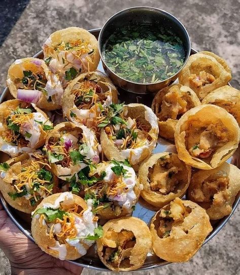 Indian Fast Food, Pakistan Food, Most Paused Movie Scenes, Pani Puri, Vegetarian Snacks Recipes, Tasty Recipes Videos, Desi Food, Pakistani Food, Healthy Homemade Recipes