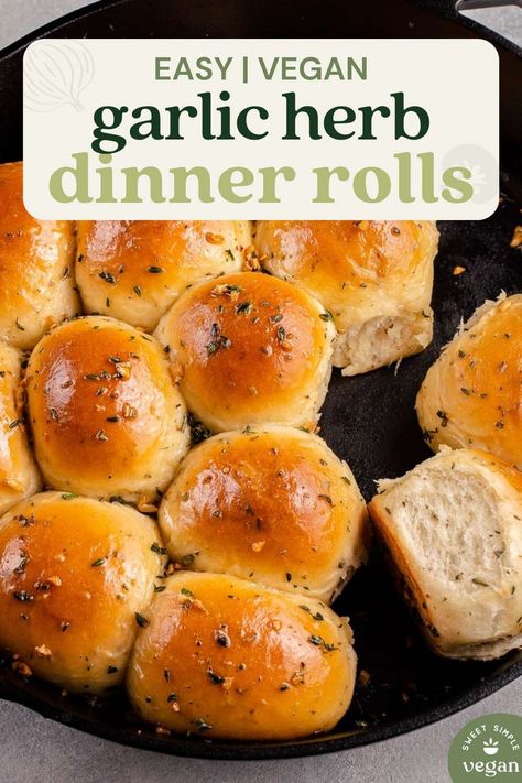 Simple Vegan Baking, Vegan Dinner Rolls Recipe, Easy Baked Dinner Recipes, Herb Buns Recipe, Vegan Rolls Recipe, Dinner Recipes Oven, Vegan Yeast Rolls, Healthy Vegan Bread, Easy Baked Dinner