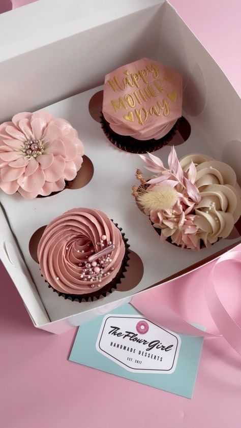 Rose Gold Birthday Cupcakes, Mother Day Cupcakes, Mother S Day Cupcakes, Mothers Day Cupcakes Ideas, Mother’s Day Cupcakes, Mother’s Day Treats, Mothers Day Dessert Ideas, Mom Cupcakes, Rose Gold Cupcakes