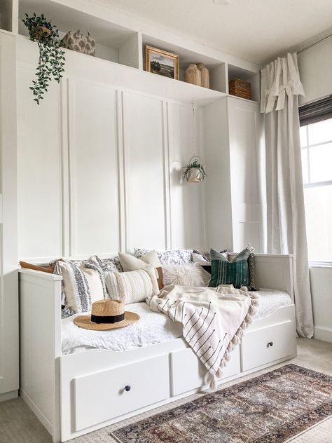 How To Create A Multi-Purpose Room with a Daybed - XO My Home Small Room Daybed, Ikea Multipurpose Room, Decorate Daybed, Den With Daybed, Girls Room With Daybed, Full Daybed Room Ideas, Hemnes Daybed Ideas, Hemnes Daybed Styling, Office With Daybed Layout