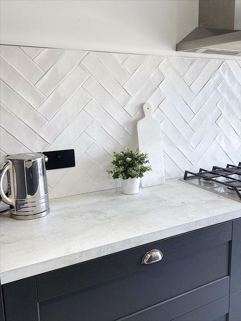 White Herringbone Tile, Herringbone Kitchen, Kitchen Splashback Tiles, Concrete Countertops Outdoor, White Kitchen Backsplash, White Kitchen Tiles, White Tile Backsplash, Tiles Kitchen, White Pitcher