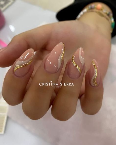 Summer Nails Bright, Indian Nails, Nails Bright, Gold Nail Designs, Simple Gel Nails, Gold Nail, Casual Nails, Work Nails, Almond Nails Designs