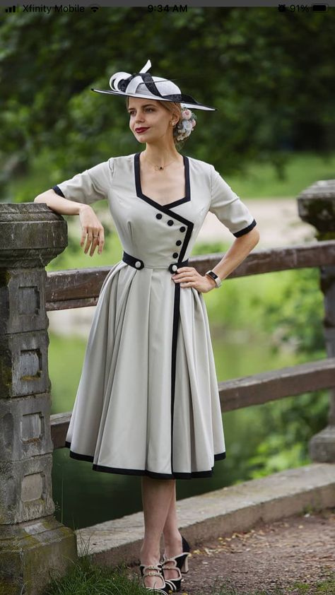 Vintage 1940s Fashion, Circular Dress Design, Luxury Fitted 1950s Style Dress, 1950s Style Fitted A-line Vintage Dress, Fashion In The 50s, 1940s Aesthetic Fashion, 1960s Fashion Women Classy, 1950s Outfits Women, 1950s Style Vintage A-line Fit And Flare Dress