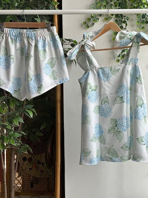 New Hydrangea Pjs Tie Knot Tank Top Style Pj Sets in Blooming Hydrangeas Pattern Bridesmaids Pjs - Etsy Best Bridesmaids Gifts, Unique Getting Ready Outfits Bridesmaids, Getting Ready Outfits For Bridesmaids, Bridesmaid Sleepwear, Wedding Day Getting Ready Outfit, Getting Ready Wedding Outfit, Wedding Getting Ready Outfit, Bridesmaid Getting Ready Outfit, Bridesmaids Pjs