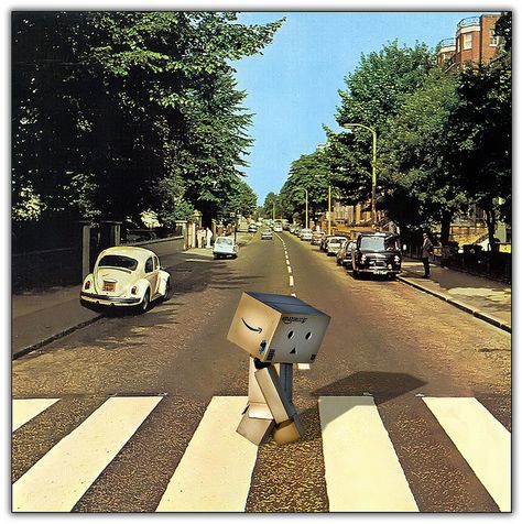 the fifth beatle... Abbey Road Crossing, Zoom Wallpaper, Famous Album Covers, Album Sleeves, Classic Album Covers, Straight Outta Compton, Beatles Abbey Road, Iconic Album Covers, Beatles Songs