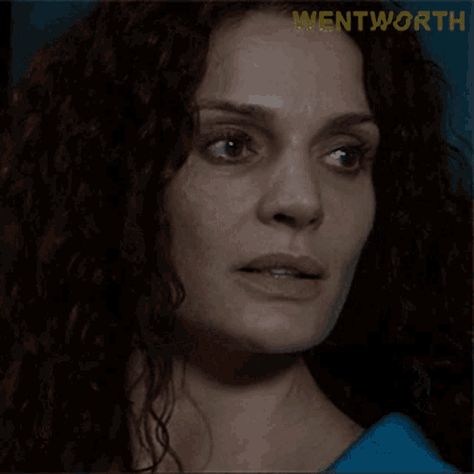 Bea Smith, Red Bee, Danielle Cormack, Animated Gifs, Animated Gif, Cool Gifs, Keyboard, Bee, Gif