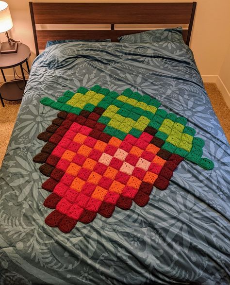 Pastel Perfection Blanket Crochet Strawberry Rug, Strawberry Granny Square Blanket, Cool Crochet Blankets, Crochet Fruit Blanket, Crochet Pixel Art Blanket, Strawberry Blanket Crochet, Pixel Blanket Crochet, Stardew Valley Crochet Blanket, Crochet Strawberry Blanket