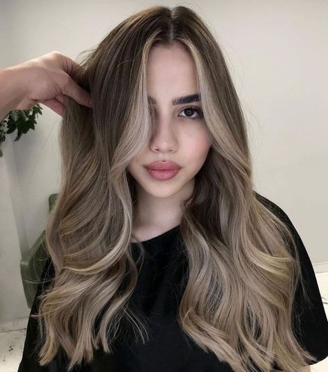 Ash Blonde Hair Balayage, Light Brunette Hair, Balayage Straight Hair, Blonde Hair With Roots, Ash Beige, Beige Hair, Brown Hair Looks, Brown Hair Inspo, Brunette Hair With Highlights