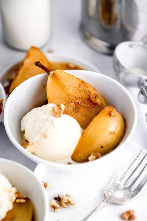 Fruity Dessert, Baked Pears, Fruit Compote, Poached Pears, Fruity Desserts, Just Cooking, Desserts Recipes, Vanilla Ice, Pavlova