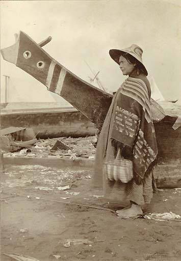 Indian woman and canoe at the Seattle waterfront, 1898 - American Indians of the Pacific Northwest -- Image Portion - University of Washington Digital Collections Uw Library, Native Woman, Seattle Waterfront, Coast Salish, Western Comics, Wilde Westen, Native American Photos, Pacific Nw, Native American Peoples