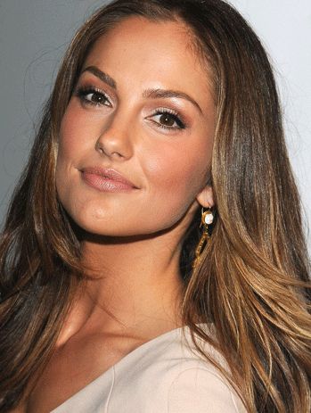 Minka Kelly Mika Kelly, Minka Kelly Makeup, Minka Kelly Hair, Perfect Face, Minka Kelly, Celebrity Faces, Neutral Makeup, Brunette Balayage Hair, Brunette Hair