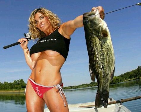 Mmmm Bass Fishing Girl, Bowfishing, Fishing Pictures, Bass Boat, Fishing Women, Fishing Girls, Fishing Life, Gone Fishing, Fish Camp